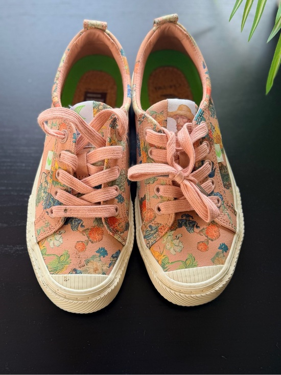 Cariuma Shoes - Cariuma Womens VGM OCA Low Jubilee 50 Sneaker US 6 Pink Canvas Flower Print